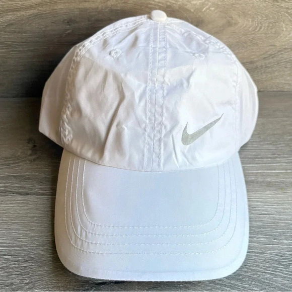 Nike Reflective Running Hat NWOT Unisex - Picture 1 of 5